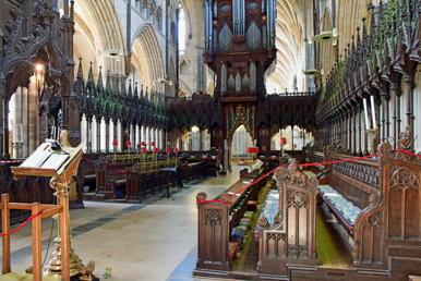 het prachtige koorgedeelte in de kathedraal van Exeter
