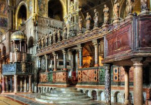 het koor in de San Marco