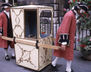 de wat modernere sedan chair